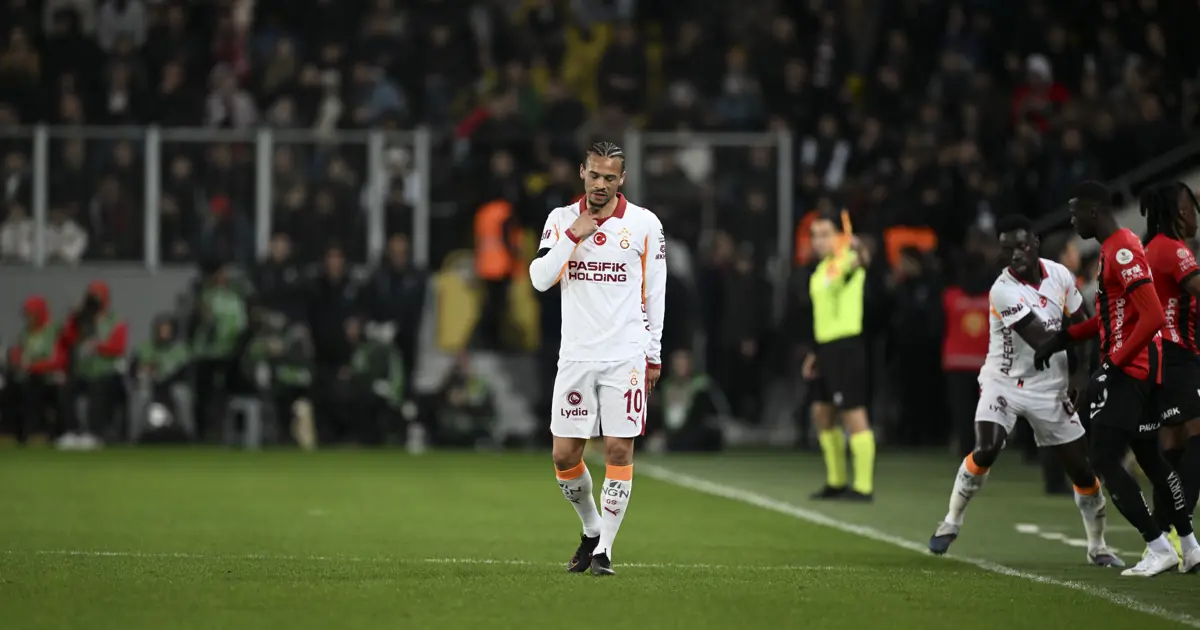 Galatasaray’dan maç oynanırken tepki. "Yine ender görülen şekilde iptal"