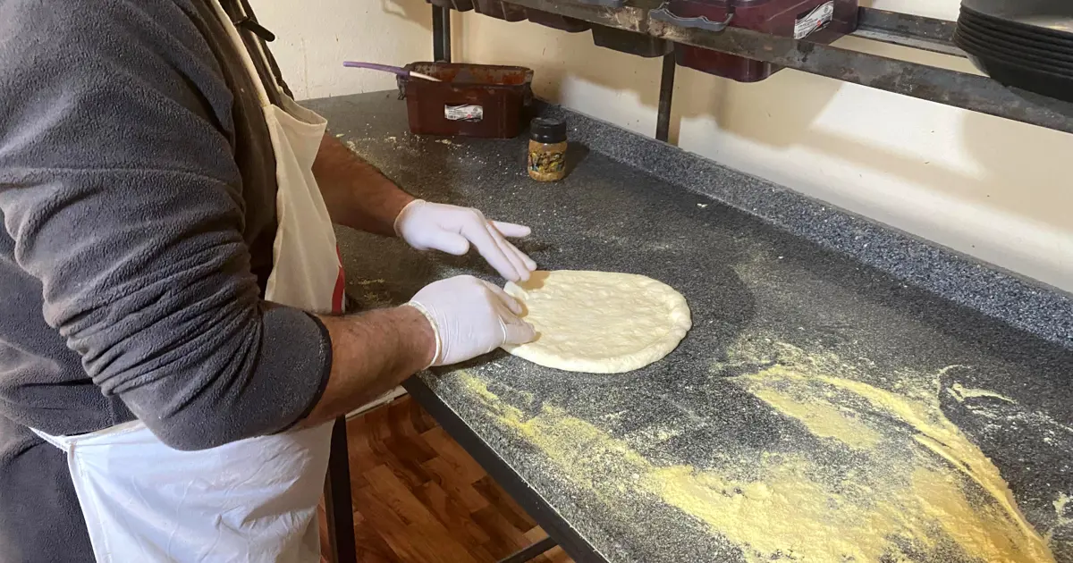 Klavyeyi bıraktı, merdaneyi ele aldı. Siparişlere yetişemiyor