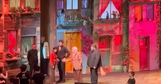 Seyirci ile tartışan Müjdat Gezen hastaneye kaldırıldı. Gırgıriye Müzikali iptal edildi