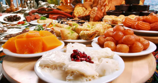 Bayramda beslenme önerileri. Ağır ve yağlı yiyeceklerden, aşırı tatlı tüketiminden kaçınılmalı