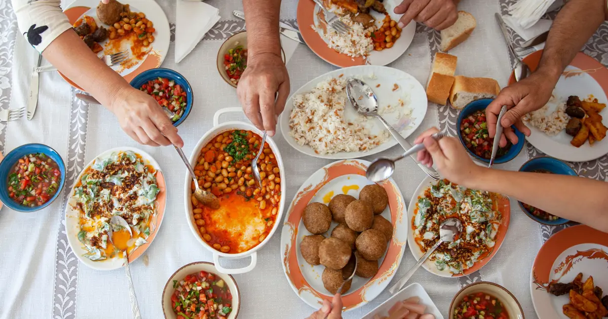Ramazan Bayramı’nda yedikleriniz sindiriminizi zorlamasın. Altın değerinde 5 sağlıklı ipucu