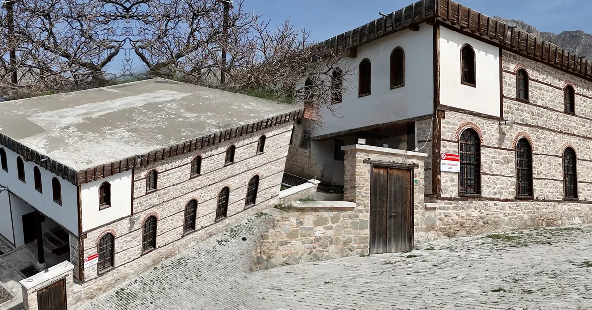 Isparta’daki 800 yıllık cami ezber bozuyor. Mimarisi dikkat çekiyor