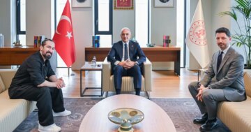 Kültür ve Turizm Bakanı Mehmet Nuri Ersoy ile Barış Manço’nun oğlu Doğukan Manço bir araya geldi