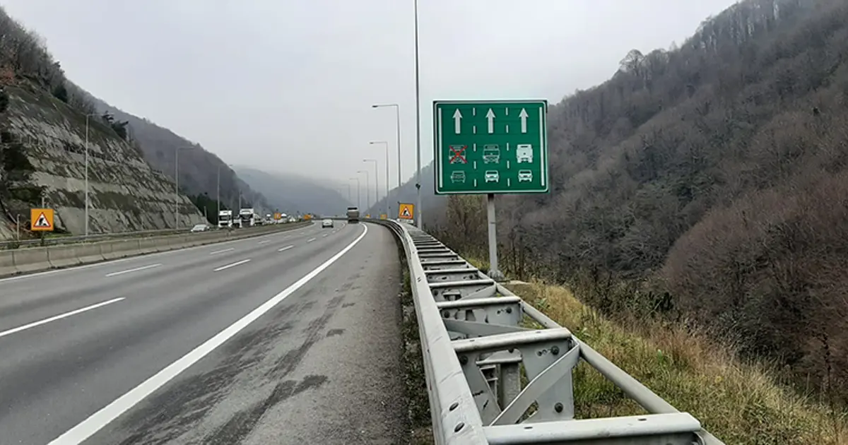 Bayram dönüşü için kısıtlama. D-100 kara yolu, Anadolu Otoyolu ve Kuzey Marmara Otoyolu’ndan geçerken dikkat!