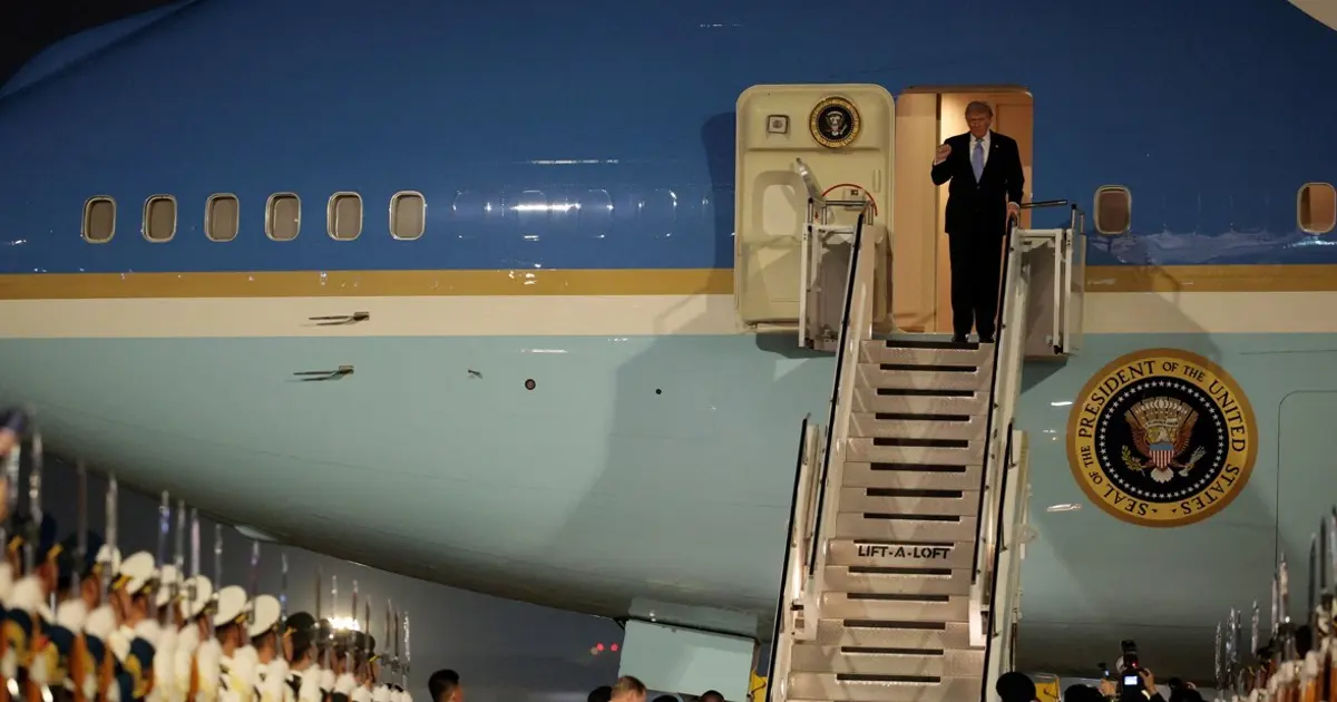 Trump’ın Çin ziyareti başladı. ABD Başkanı’na trilyonluk heyet eşlik ediyor