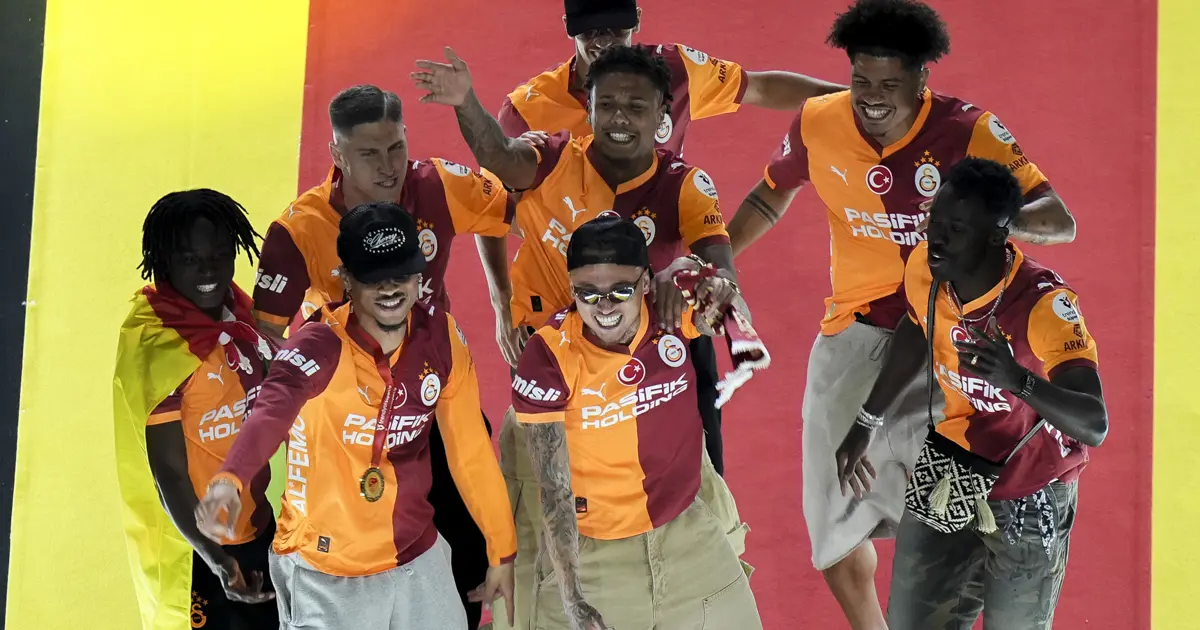 Galatasaray’da üç yıldıza veda. Kasımpaşa maçında son kez sahaya çıktı