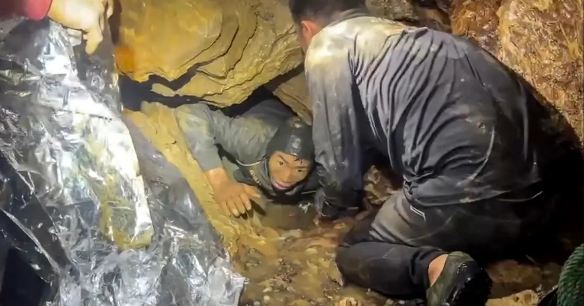 Laos’ta zamana karşı yarış. 10 gündür mağarada mahsurlar