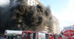Depoda çıkan yangın 10 katlı apartmanı sardı