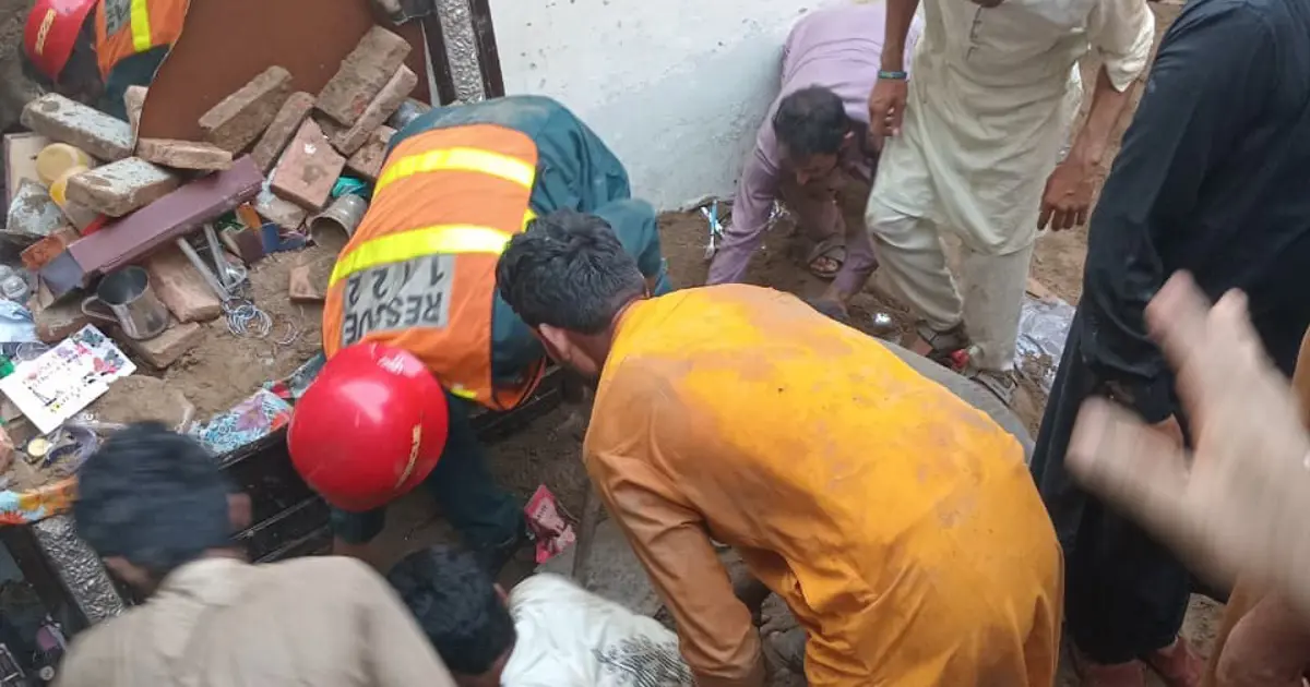 Pakistan’da dershane çatısı çöktü. 14 öğrenci öldü