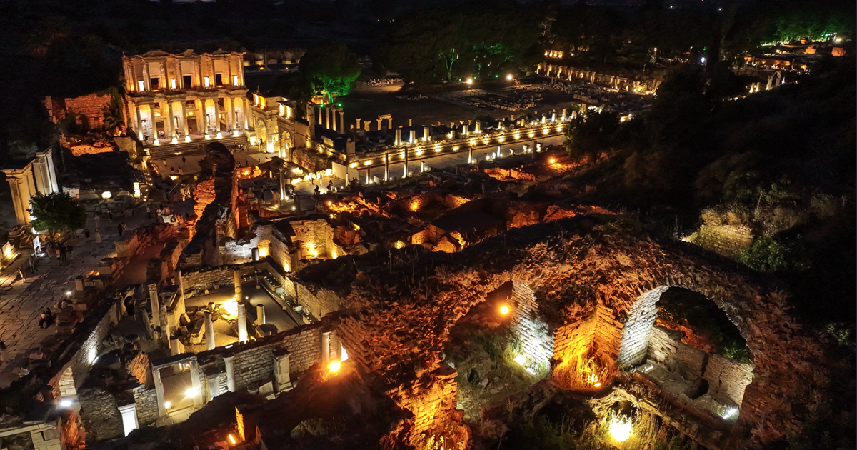 Efes’te gece müzeciliği dönemi