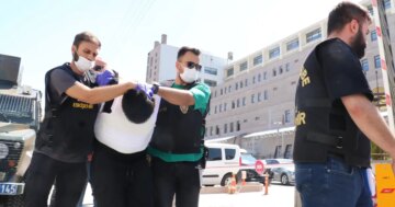 Kar maskesi takıp 5 kişiyi bıçaklamıştı. Cezaevinde intihar etti