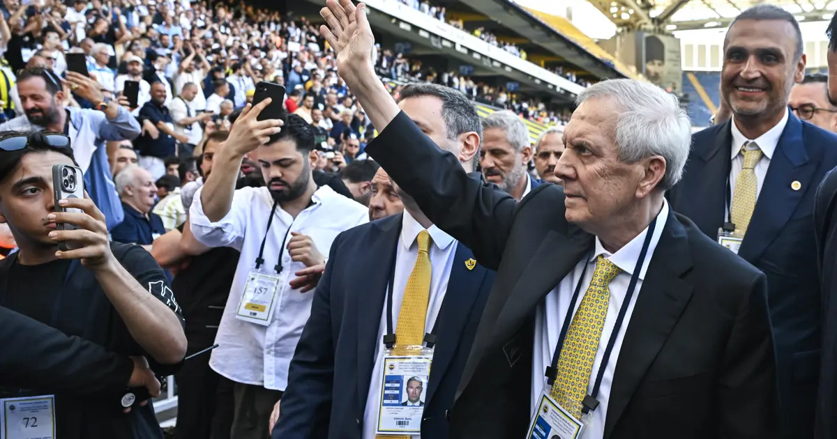Aziz Yıldırım yeniden başkan seçildi. “Kazanan Fenerbahçe’dir”