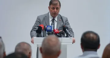 İzmir Büyükşehir Belediye Başkanı Cemil Tugay, CHP’den istifa etti