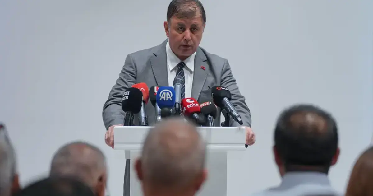 İzmir Büyükşehir Belediye Başkanı Cemil Tugay, CHP’den istifa etti