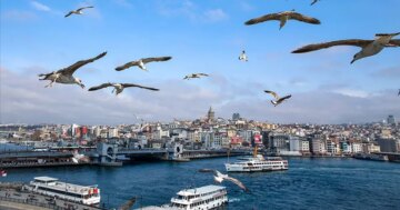 Dışarı çıkacaklar dikkat. Bir yanda bunaltan sıcaklık diğer yanda şiddetli rüzgar ve yağmur