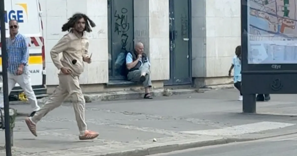 Paris’te bıçaklı saldırı. 3 kadın ağır yaralandı