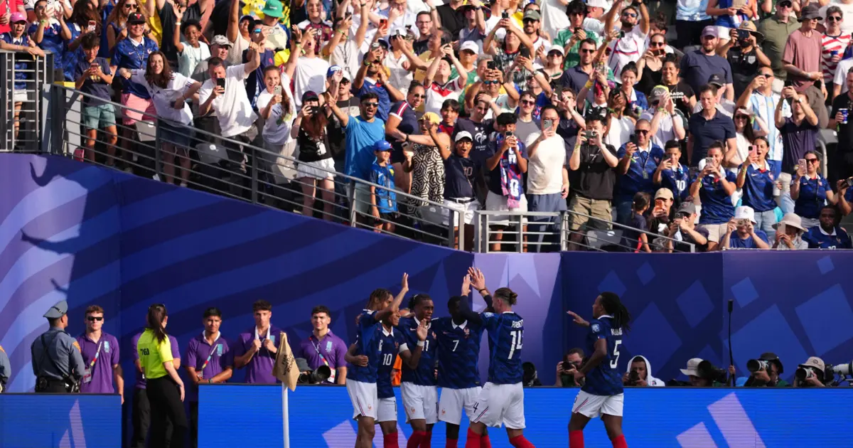 Fransa, İsveç’i 3 golle geçti. Mbappe tarihe geçti