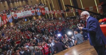 CHP’de "figüran partili" tartışması