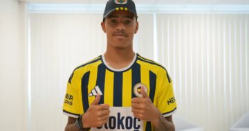 Fenerbahçe’nin yeni transferi Mason Greenwood, İstanbul’a geldi. Taraftarlardan coşkulu karşılama
