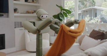 ABD’de yeni ev robotu tanıtıldı: Çamaşır katlıyor, yatak topluyor