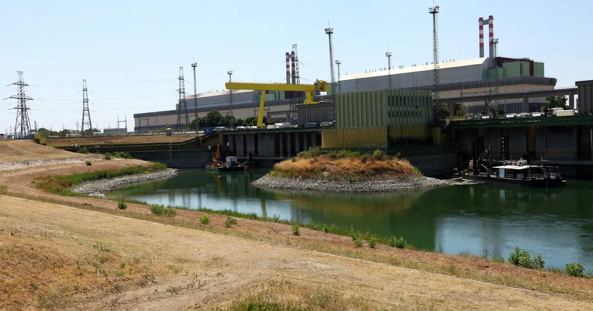 Tuna Nehri’nin suyu çekildi. Macaristan tek nükleer santralini kapatıyor