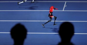 Usain Bolt’un rekorunu geçti: Robot 100 metreyi 9,32 saniyede koştu