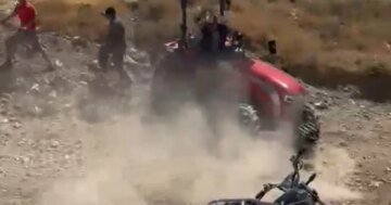 Hayvan otlatma kavgası. Tartıştığı kişilerin üzerine traktör sürdü