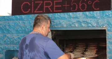Dışarısı 55, içerisi 80 derece. Serinlemek için bunları yapıyorlar