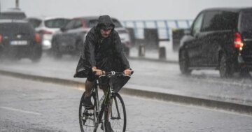 Yağış ve serin hava geldi. İstanbul’da kuvvetli yağış etkili oluyor