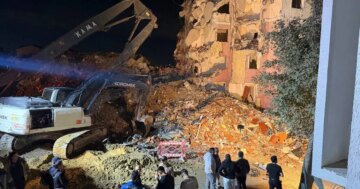 Küçükçekmece’de yıkım sırasında bina çöktü: 2 kişi yaralandı