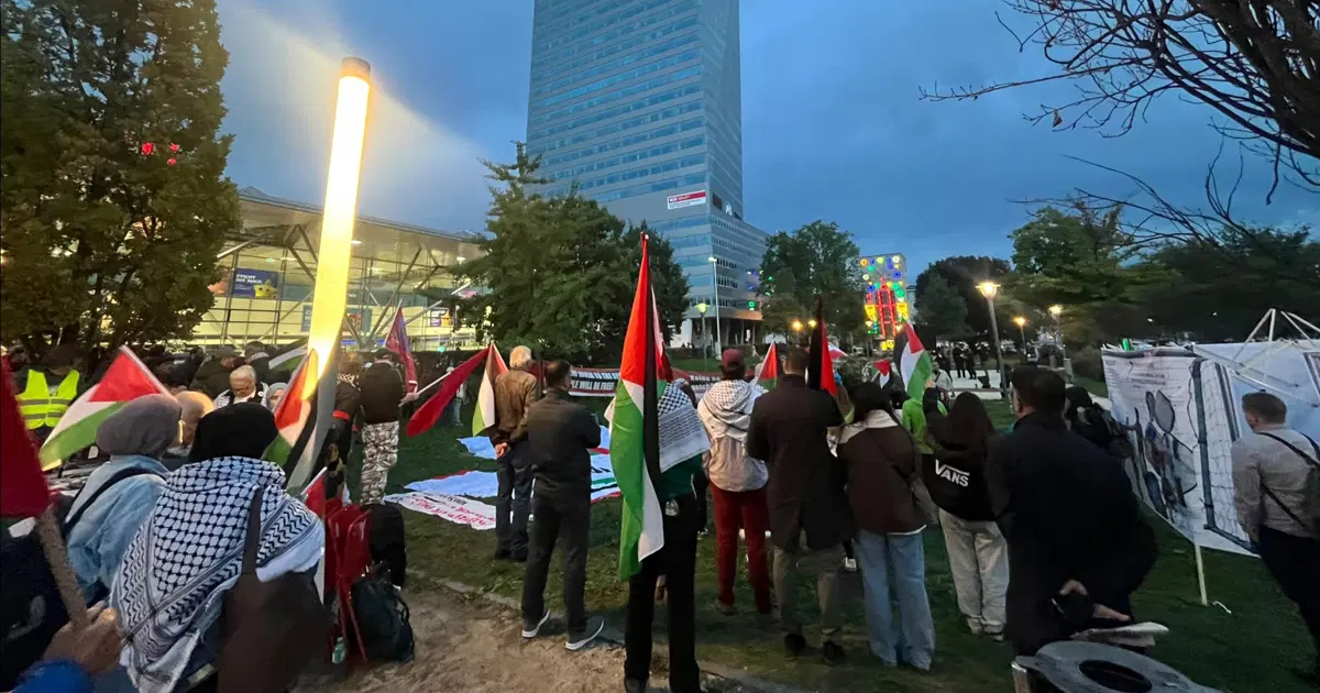 Uluslar Ligi’ndeki maç öncesi İsrail’e protesto. “Barış, haysiyet ve adalet”