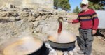 Astım, bronşit ve kansızlık için faydalıymış. Kazanda kaynatılarak üretiliyor