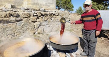 Astım, bronşit ve kansızlık için faydalıymış. Kazanda kaynatılarak üretiliyor