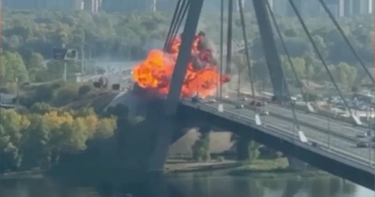 Rusya Kiev’de köprüleri vurmaya devam ediyor
