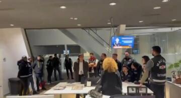 Halk TV’ye kayyum atandı. Mali şube ekipleri Halk TV binasında arama yapıyor
