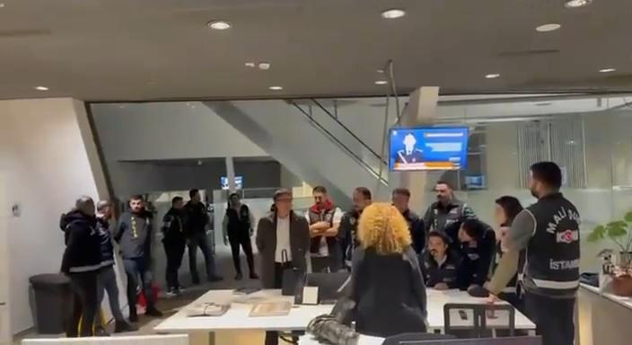 Halk TV’ye kayyum atandı. Mali şube ekipleri Halk TV binasında arama yapıyor