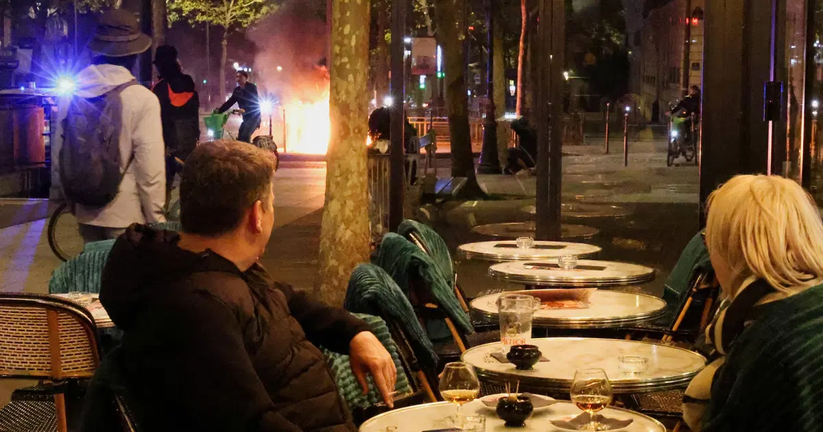 Otel rezervasyonları eriyor. Turistler Fransa’dan kaçıyor