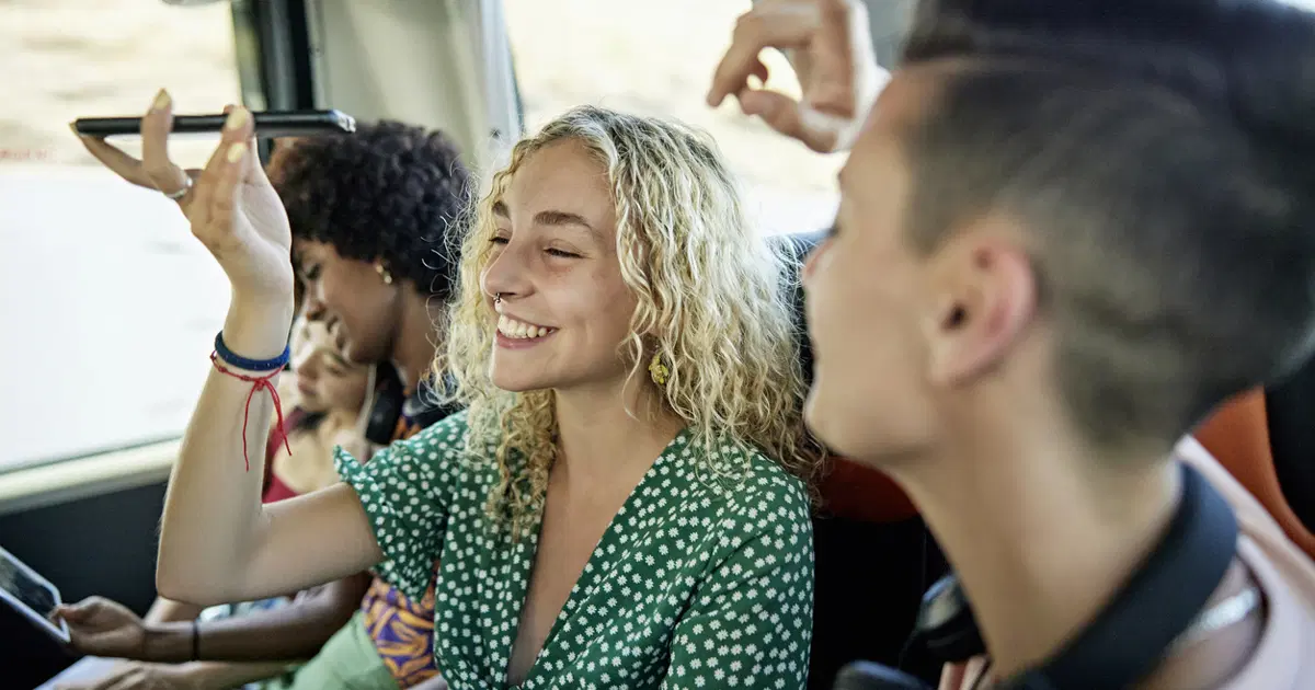 Otobüslerde kulaklıksız müzik dinleyenlere para cezası geliyor
